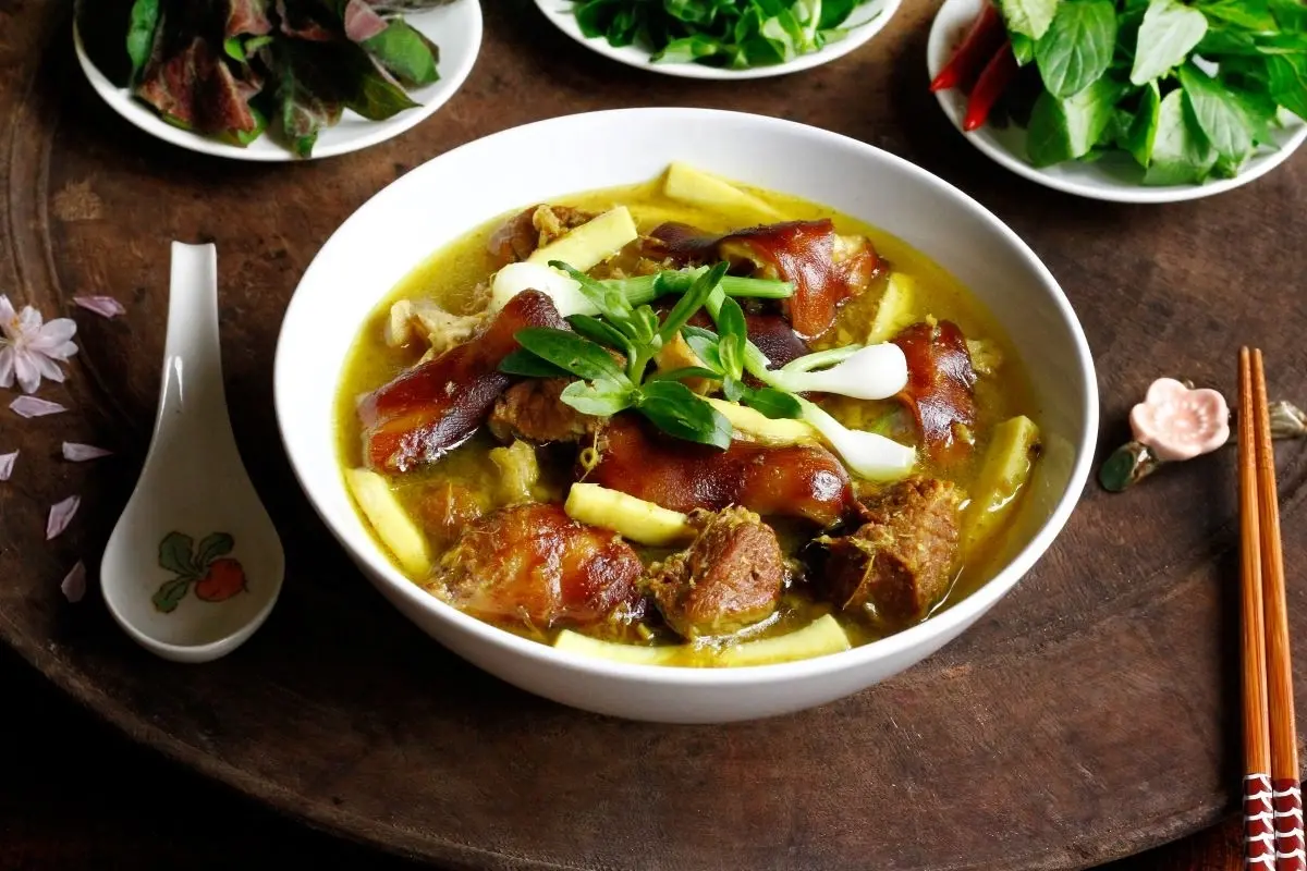 Chân giò nấu nhựa mận kiểu Bắc