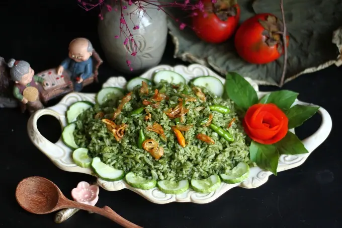 Cơm chiên lá é