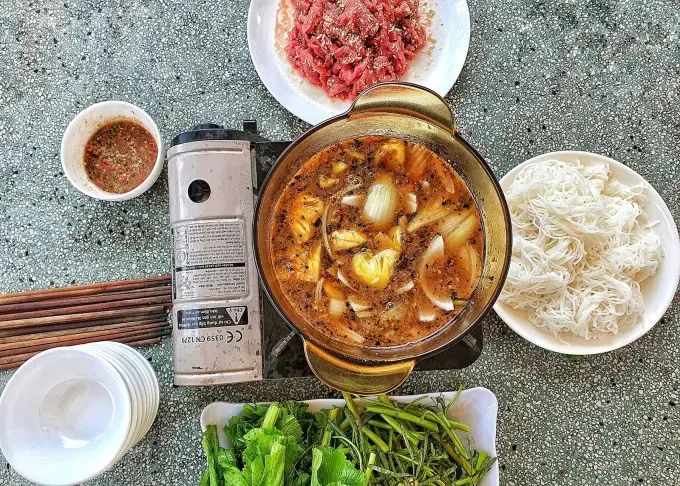 Lẩu bò mắm ruốc