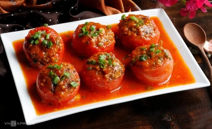 Cà chua nhồi thịt