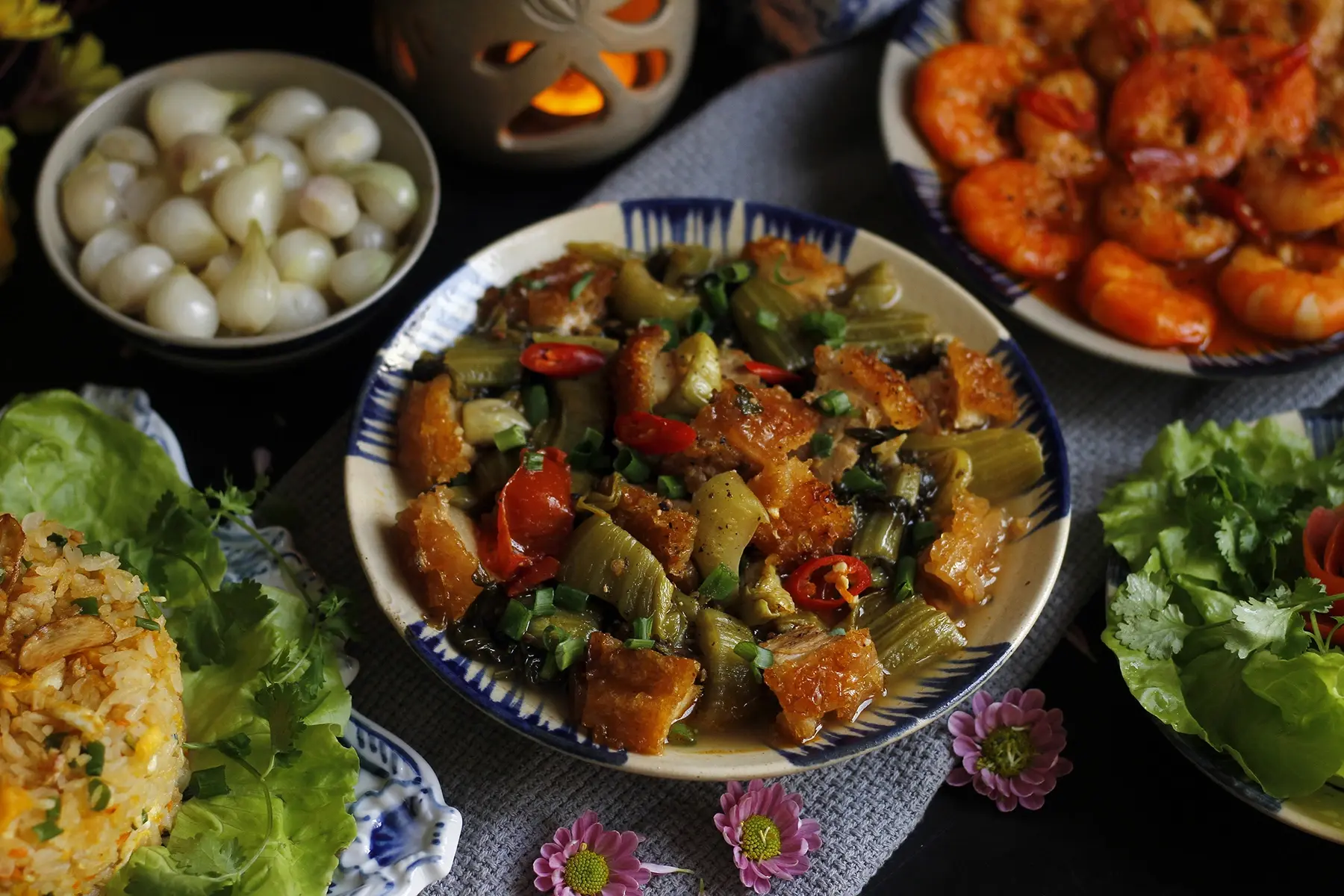 Lợn quay kho dưa cải chua
